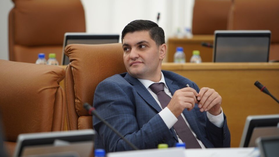     Депутат горсовета Самед Юсубов, по данным источника ДЕЛА, задержан. Официальных сведений об этом пока нет