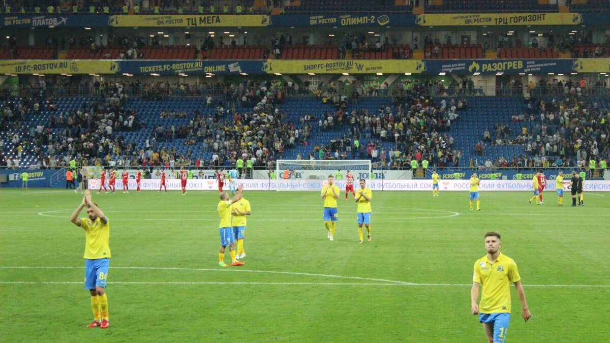     Карпин выжимает из игроков максимум, перспектив развития у клуба нет, заявил бывший главный тренер «Ростова» Сергей Балахнин.