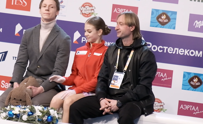 Александра Трусова и Евгений Плющенко. Источник фото: YouTube канал random fs videos