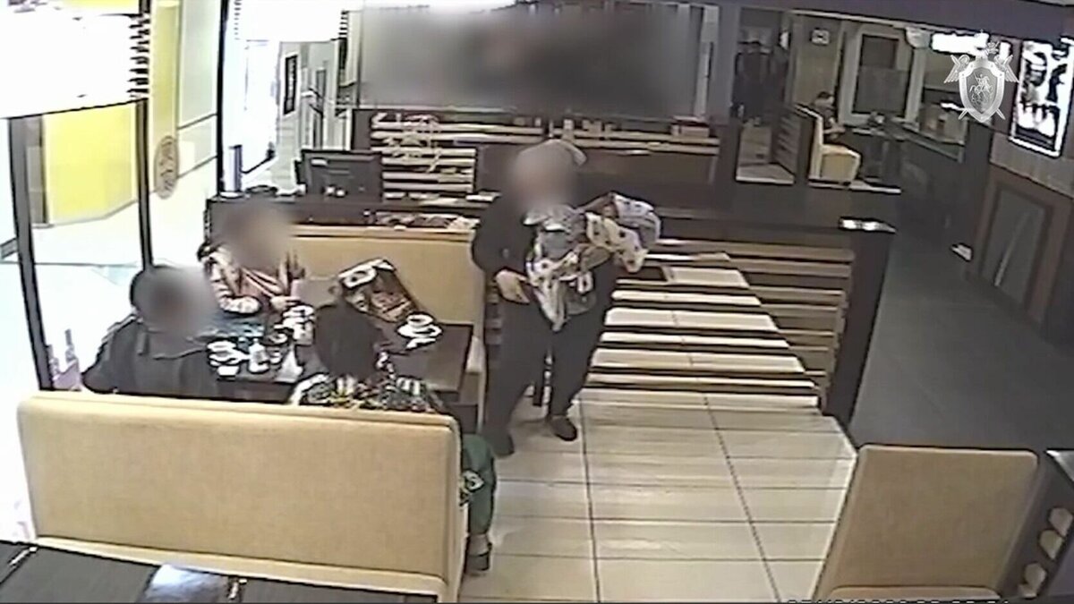     Торговля людьми в России не ушла в прошлое. Новорожденных детей тоже продают - и чаще всего делают это их собственные матери! И если взрослые еще могут оставить себе шанс на спасение, у детей выбора нет. Накануне в Москве женщина продала свою новорожденную дочь. Цену назначила невысокую: 60 тысяч.