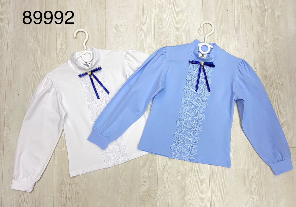 В прошлом году была похожая модель, рукав не такой пышный.