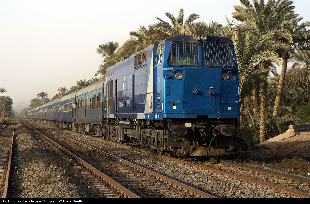 Железные дороги африки. Железная дорога Кейптаун - Каир. ЖД дорога Египет. Пассажирские вагоны в Египте. Железные дороги ЮАР.