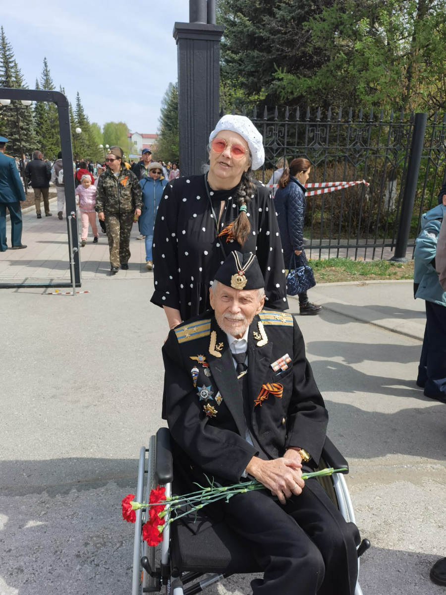 На фото - день Победы 9 мая сего года в Белорецке, Башкирия, Урал.