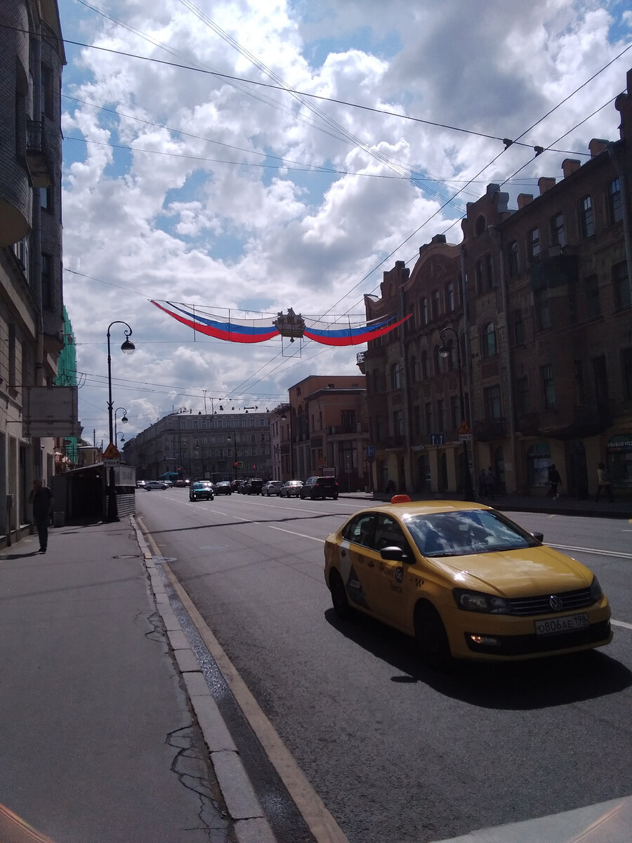 Кораблик на шпиле Адмиралтейства. Каменноостровский проспект.