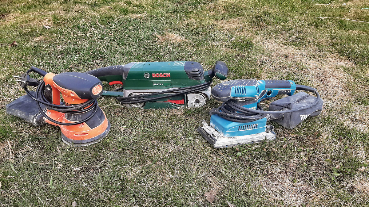 Слева направо - эксцентриковая, ленточная и вибрационная