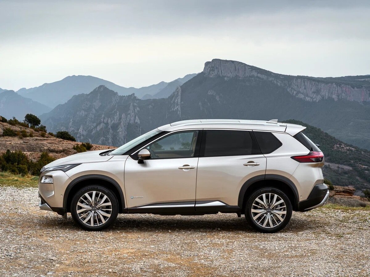     Nissan X-Trail не слишком велик, но имеет просторный салон и вместительный багажник