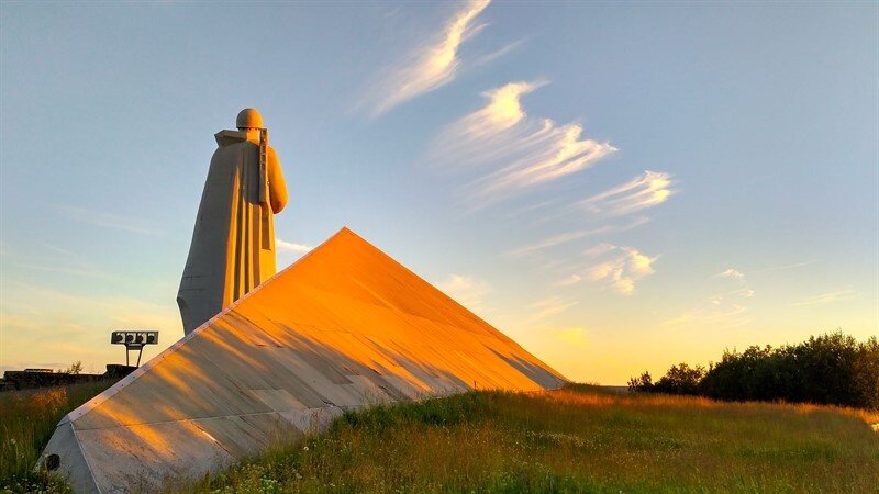 Памятник защитникам Заполярья в городе Мурманске.