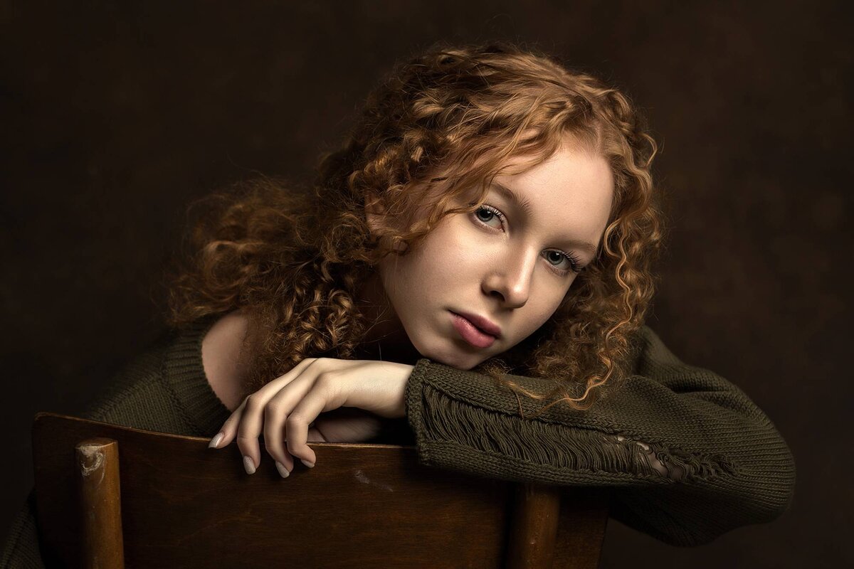 Элина Гаманова, FIAP gold medal (Zajecar), VOAV silver medal (Vienna), SALON gold medal (Vidin), Girl In A Green Sweater/Девушка в Зеленом Свитере