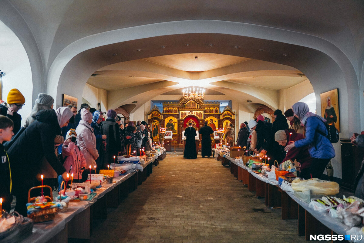 Пасхальная ночь в церкви