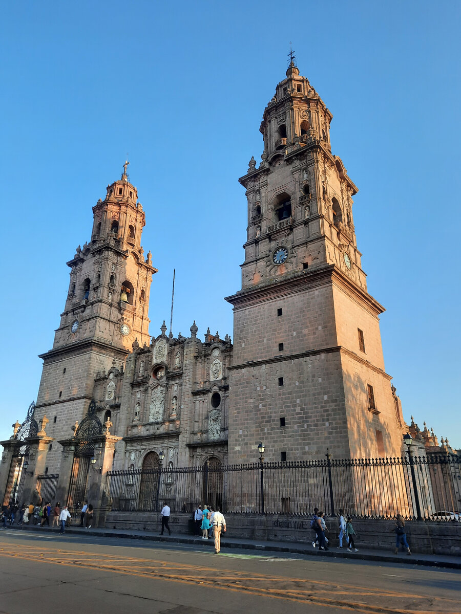 Самая главная достопримечательность Морелии - Кафедральный собор