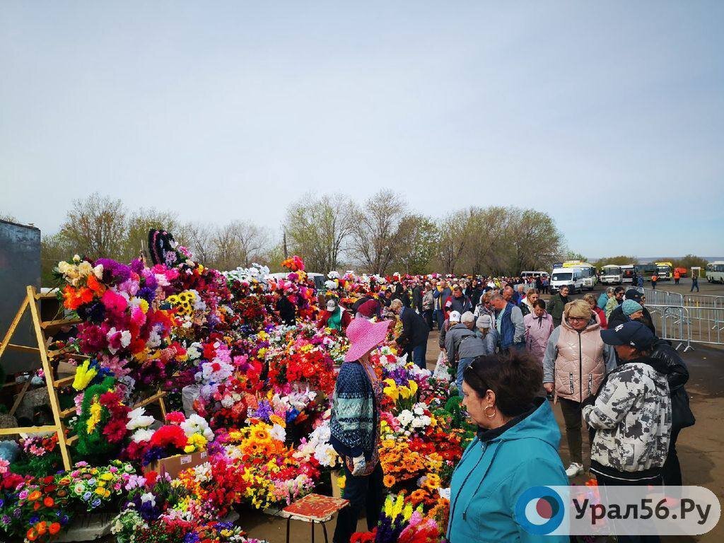    В 2023 году Радоница отмечается 25 апреля. Как будет ходить транспорт в Оренбурге и Орске?