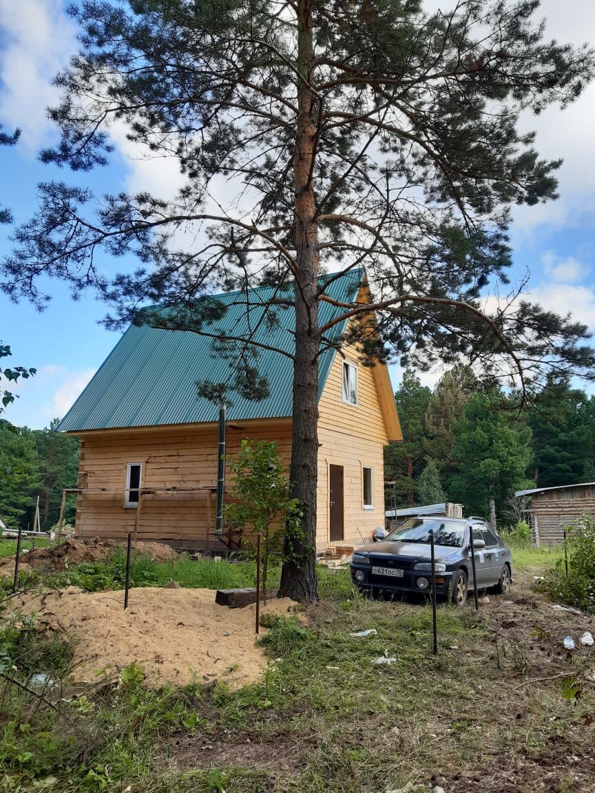 Ну разве он не прекрасен? (хотя ещё без крыльца, забора и трубы)