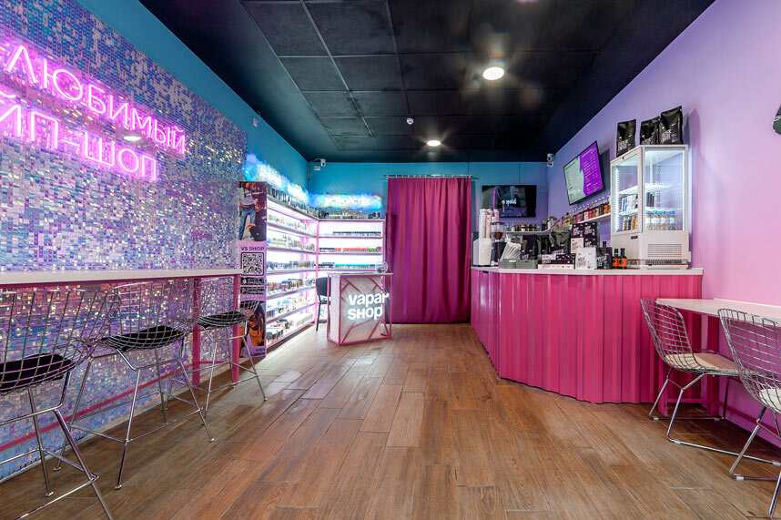 Магазин в уникальном формате 2в1 на Литейном пр-те, 23 в Санкт-Петербурге