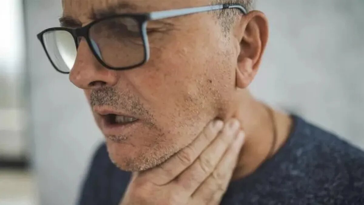 Затрудненное глотание может сигнализировать о ТИА, которая может произойти до полного инсульта (Изображение: Getty Images)