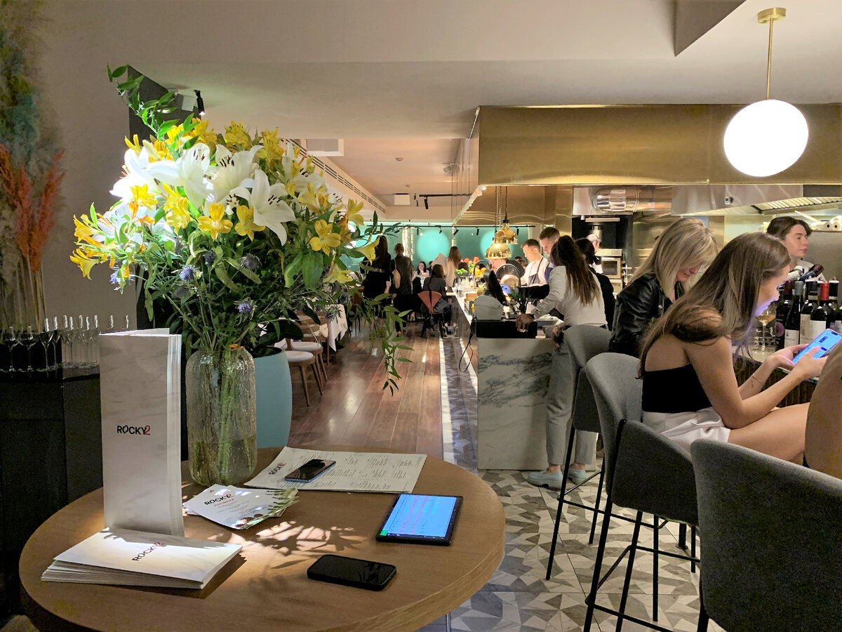 Интерьер ресторана Rocky2