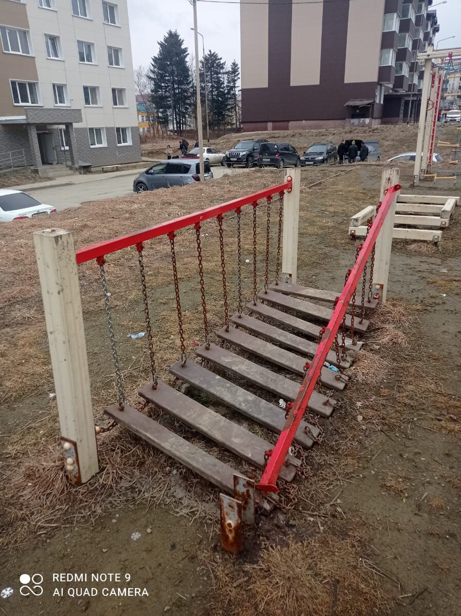 Игры на такой площадке могут быть опасны!