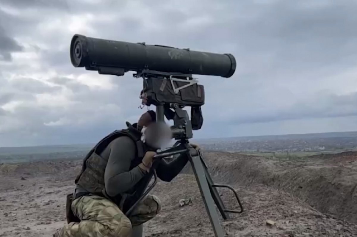    Военкор RT Газдиев показал кадры ударов ПТРК «Корнет» по ВСУ в Марьинке