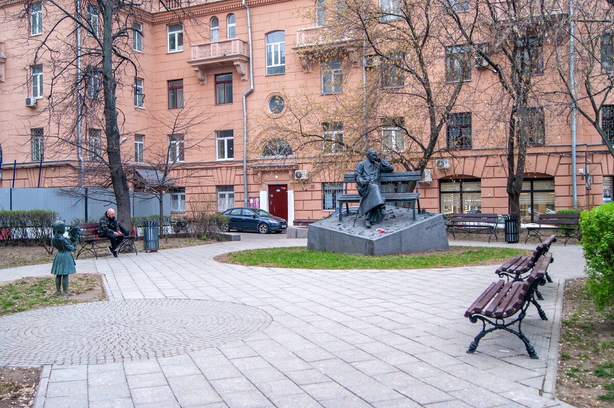 Памятник Сергею Михалкову. 
