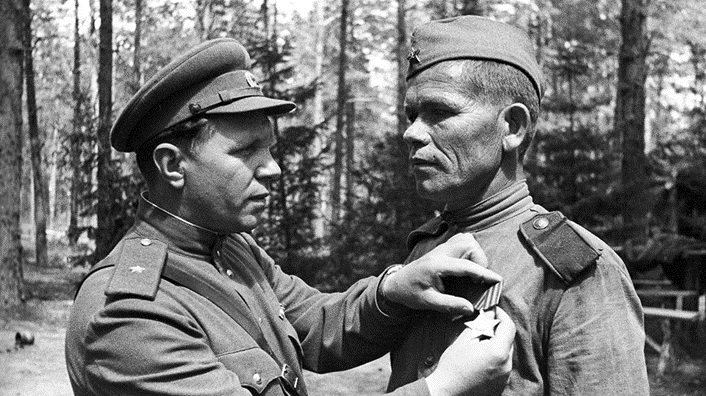 Орден Красной Звезды учрежден в 1930 году, медаль «За отвагу» в 1938-м.