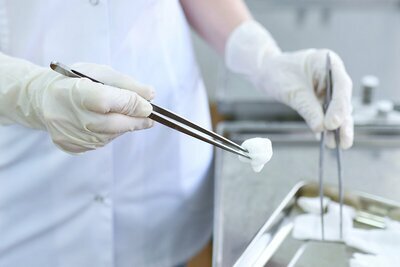    Врач ©Ю. Иванко Сайт мэра Москвы