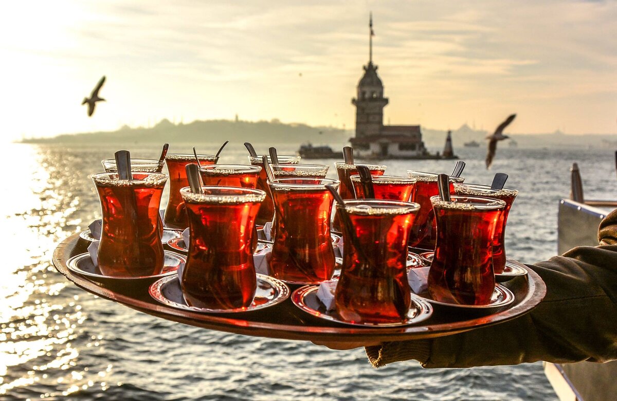 https://thetravelspeak.com/wp-content/uploads/2018/04/The-Travel-Speak-Top-Things-to-do-in-Istanbul-Turkish-Tea.jpg