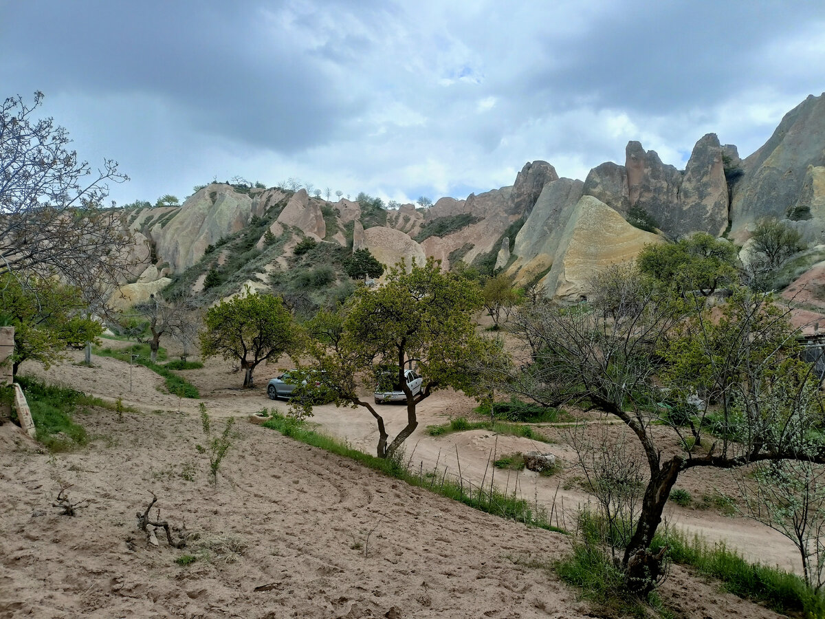 Примеры разных ландшафтов Каппадокии. Фото авторов. Листай галерею