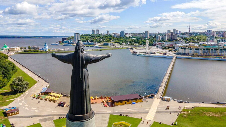 Краевед Алексей Киров рассказывает, как социалистическая стройка уничтожила аутентичные Чебоксары и на месте исторической части города появилась большая запруда