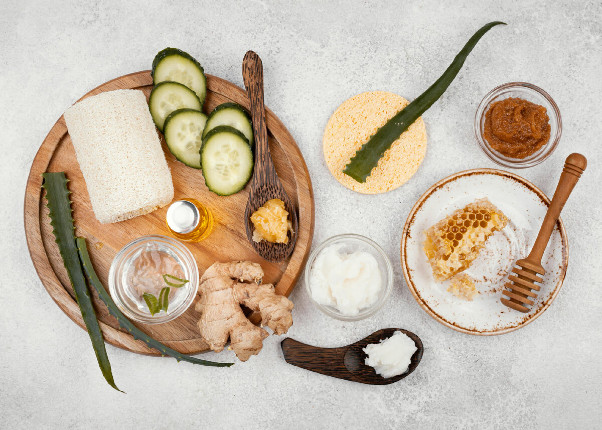 Изображение от <a href="https://ru.freepik.com/free-photo/homemade-remedy-with-cucumber_13105559.htm#query=%D0%B2%D0%B5%D0%B3%D0%B0%D0%BD%D1%81%D0%BA%D0%B0%D1%8F%20%D0%BA%D0%BE%D1%81%D0%BC%D0%B5%D1%82%D0%B8%D0%BA%D0%B0&position=48&from_view=search&track=robertav1_2_sidr">Freepik</a>