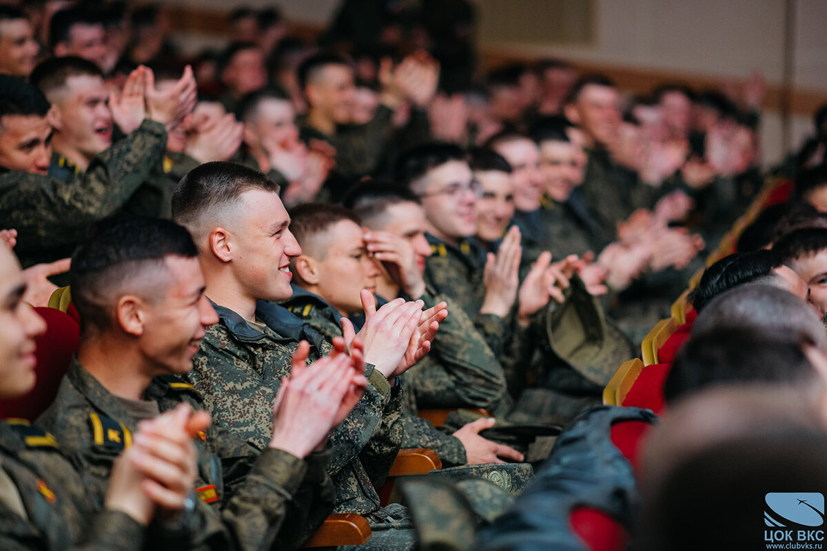 Творческая группа ЦОК ВКС представила праздничную концертную программу для участников Парада Победы на Красной площади