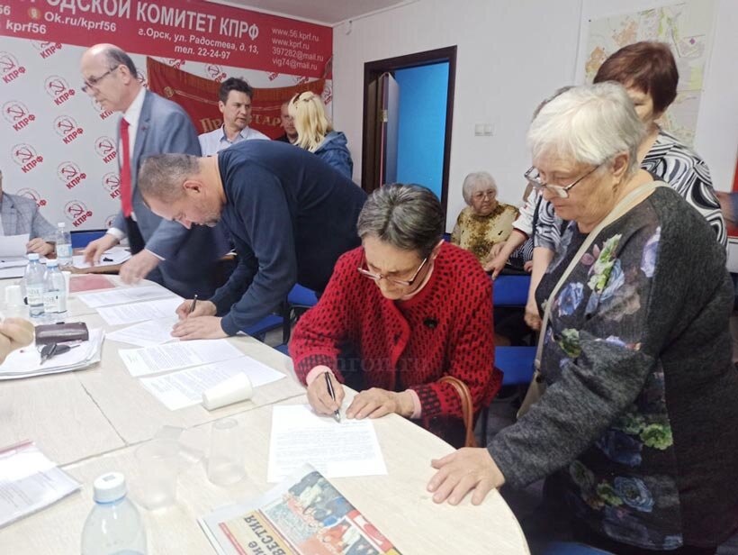 Подписи под обращением к президенту страны поставили жители почти всех орских поселков