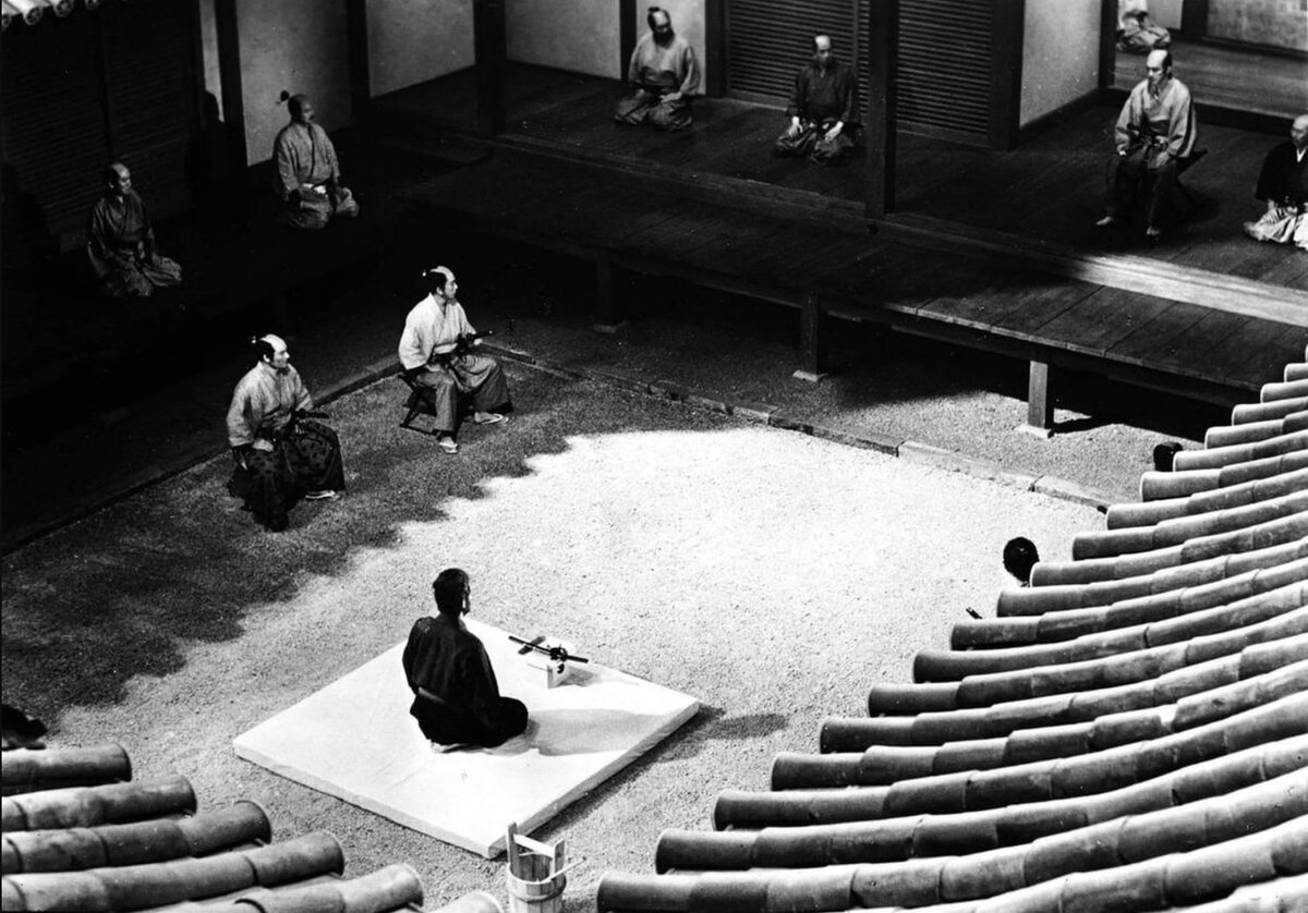 Подготовка к ритуалу харакири. Кадр из японского фильма