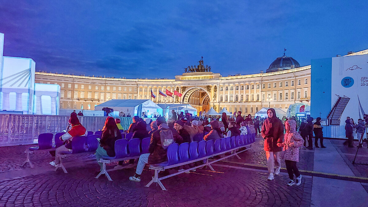 Достопримечательности санкт-петербурга. Дворцовая площадь новый год. Манежная площадь санкт-петербург зимой 2022. Новогодняя елка на площади. Куда сходить 5 января в санкт петербурге.