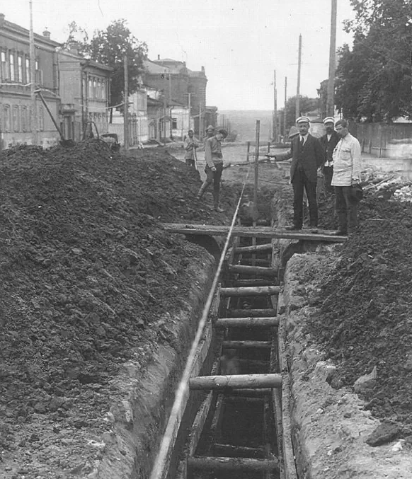 Прокладка водопровода на улице Горького в Перми, 1922 (https://pastvu.com/_p/a/f/0/3/f0391acqhuuz5z3zvt.jpg)