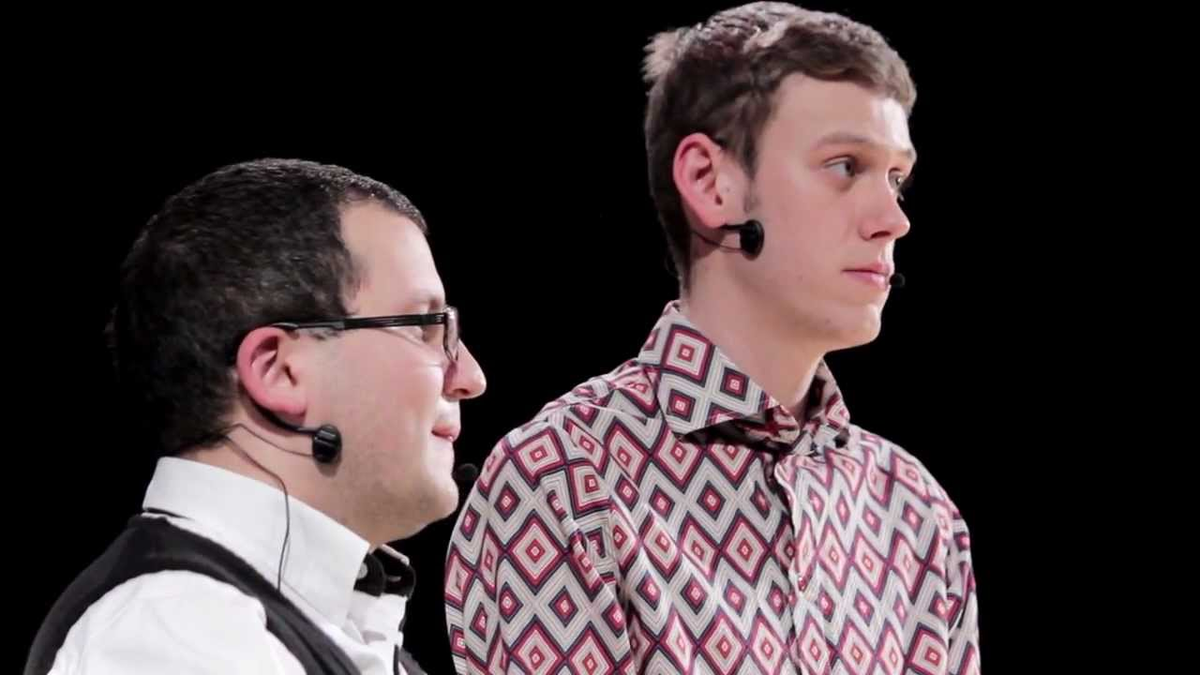 Дмитрий Позов и Антон Шастун в театре импровизации "Спорный вопрос"