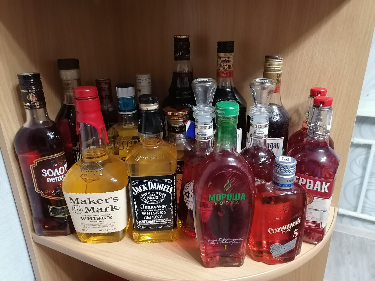 Разнообразие домашних напитков.