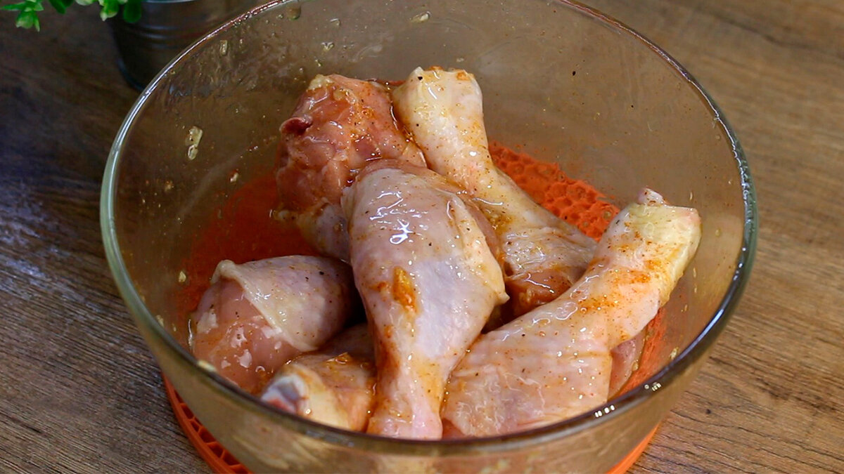 У нас такая капуста с курицей на расхват: нарезаю все ингредиенты и кладу в рукав для запекания (рецепт из серии "вкусно, быстро и просто")