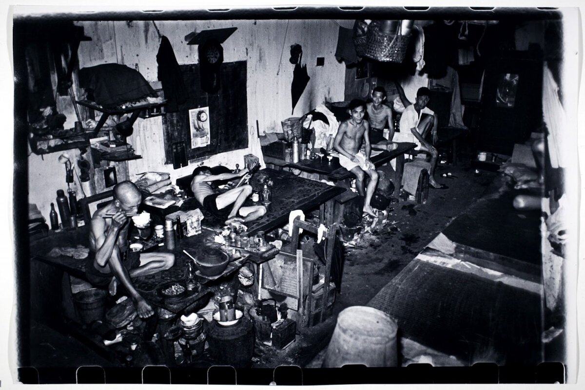 Да, если что - примерно в таких условиях некий Иисус из Назарета проводил значительную часть своего общения с людьми. Если верить Евангелию. 