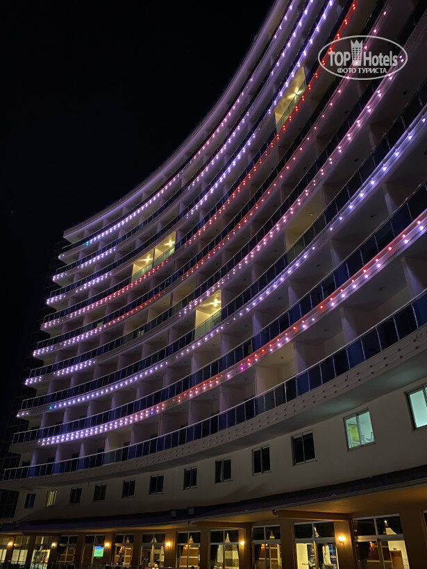 Подсветка всего отеля в ночное время