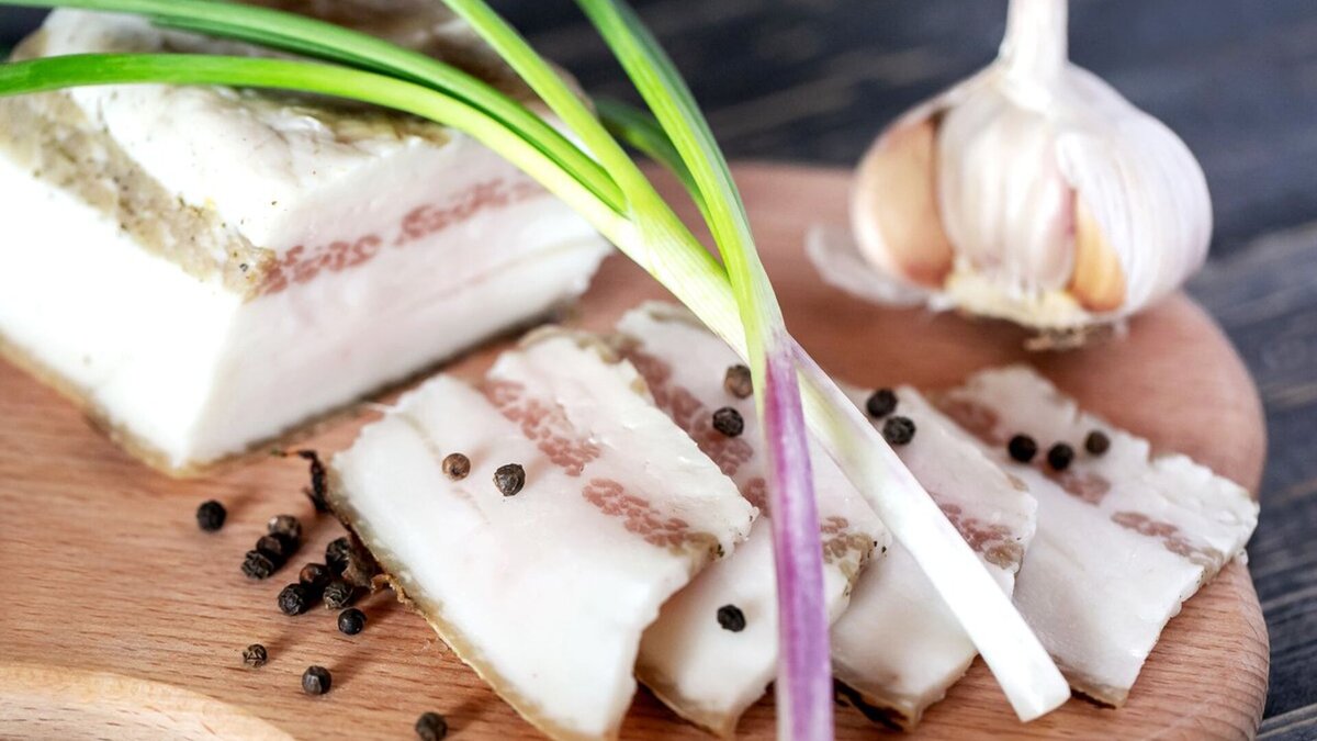 Что можно сделать из старого сала Не выбрасывайте жесткое сало! Обновить продукт поможет старый, проверенный трюк 