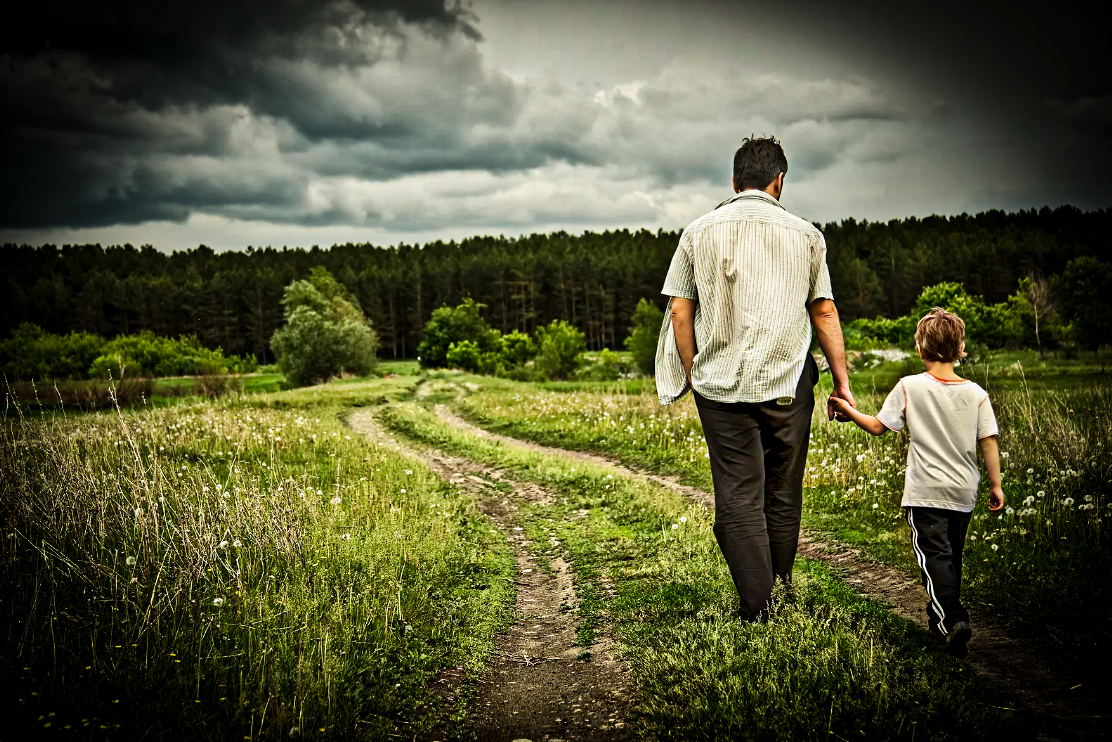 Сын спас отца. Сын спас отца. Отец и сын аверины пилоты. Сын спас своего отца от взрыва фильм. Сын спас отца.