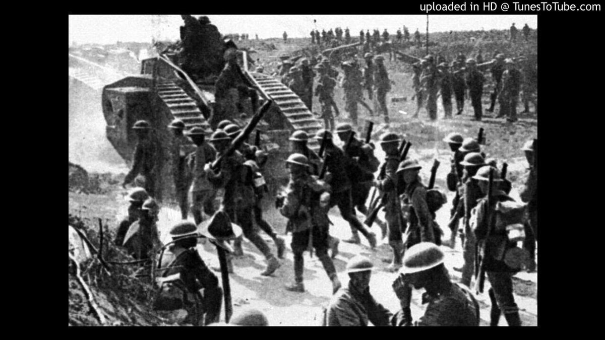 Английские солдаты и танк. Источник https://i.ytimg.com/vi/8afU5rsvqXs/maxresdefault.jpg