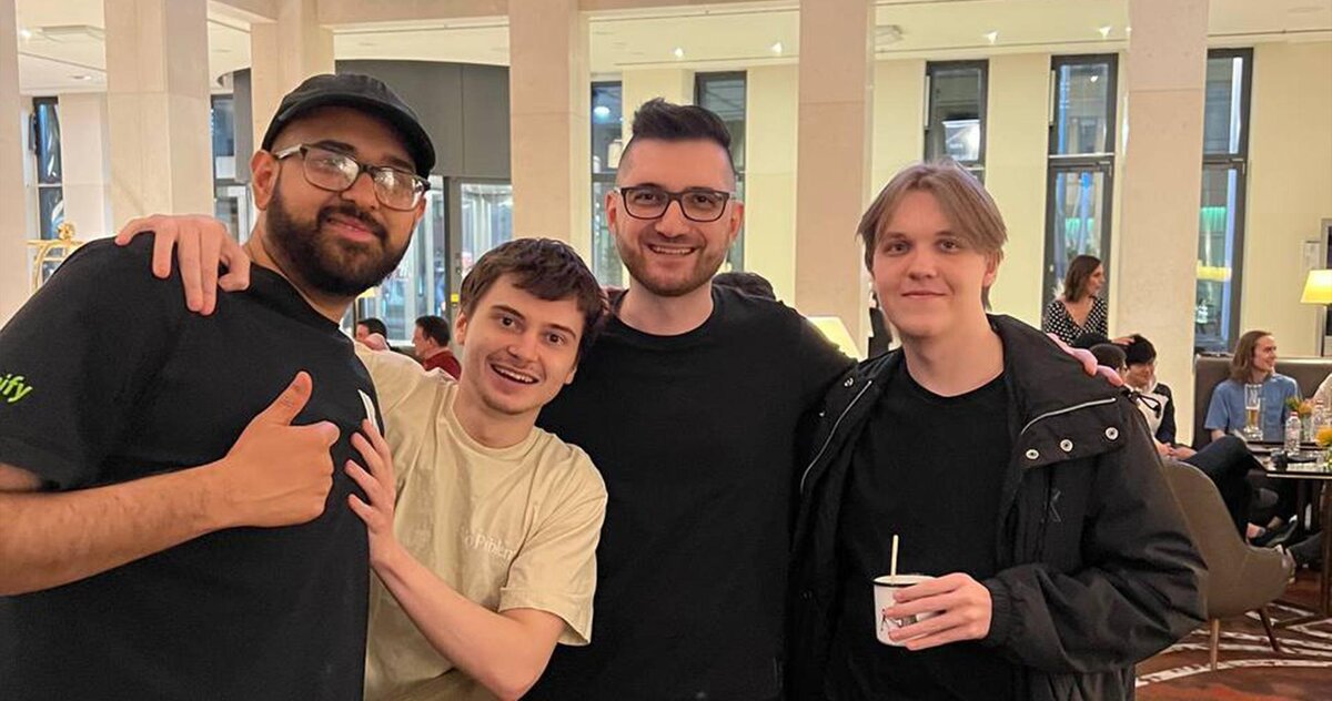     RodjER в компании RAMZES666, kiyotaka и BuLBa (тренер Shopify Rebellion) во время ESL One Berlin Major 2023.