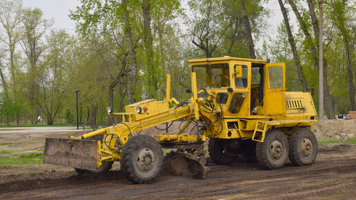 Грейдер ДЗ-99. Старичок в работе. Звук А-41. / The old Soviet grader DZ-99.