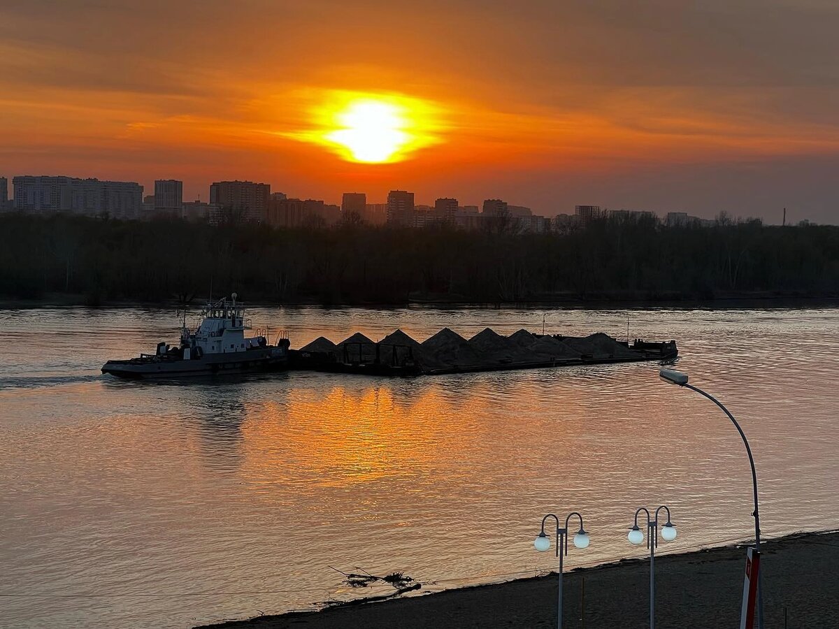 Закат в омске. Иртыш омск. Закат на иртыше. Закат над иртышом. Река иртыш омск.