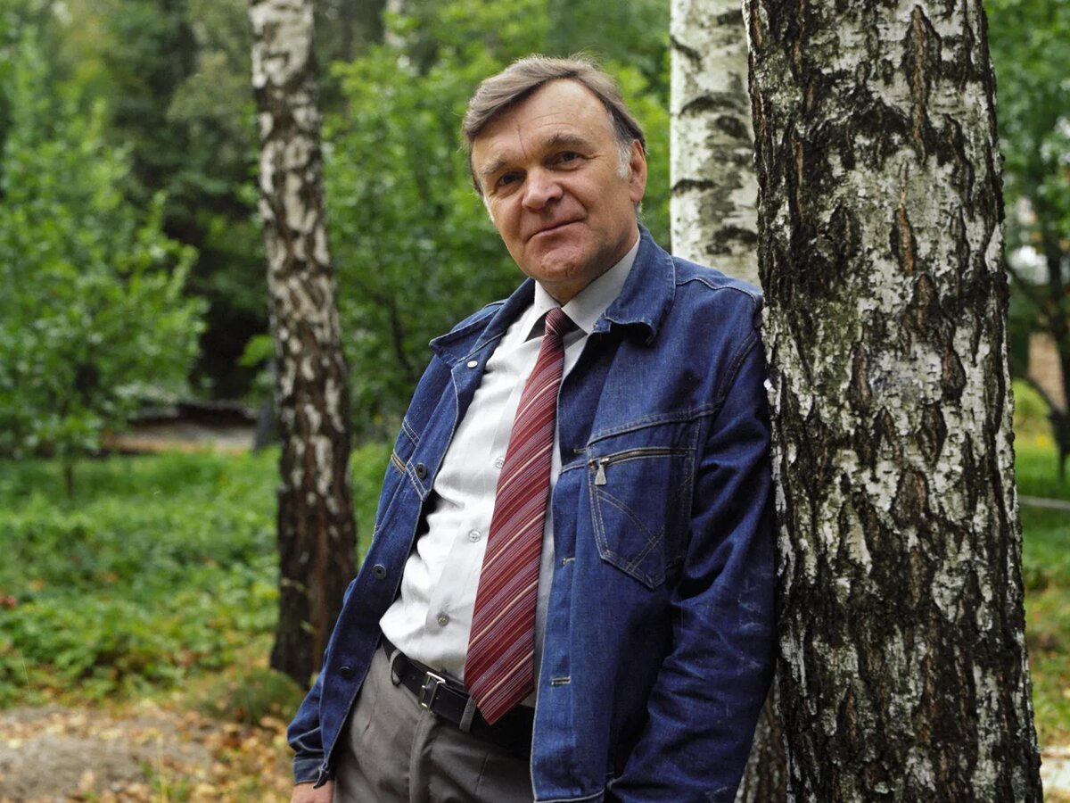 ПИСАТЕЛЬ ЮРИЙ БОНДАРЕВ. 1983 ГОД. ФОТОГРАФИЯ: ВЛАДИМИР САВОСТЬЯНОВ / ТАСС