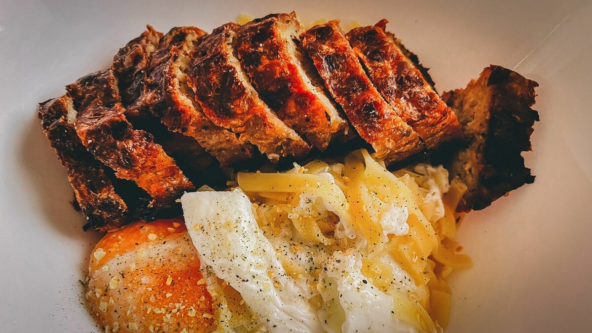     Национальный парк «Земля леопарда» продолжает информировать приморцев о том, как поживает находящийся в центре реабилитации юный леопард Leo260M. Так вот — у него всё в порядке и он ввёл в своё расписание сонный час!