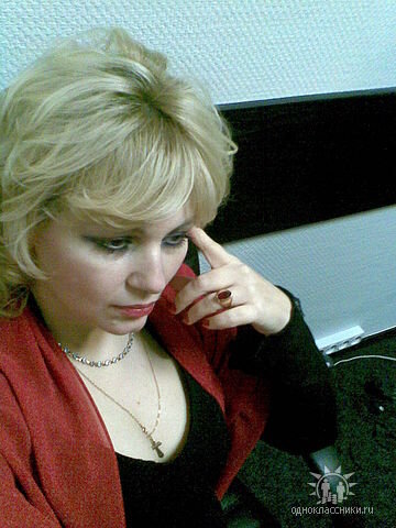 Продюсер Елена Тарасова в творческом процессе