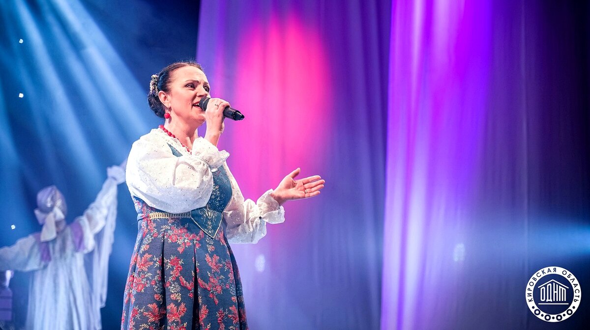 Ирина Холманских. Исполнительница народных и авторских песен. Киров.