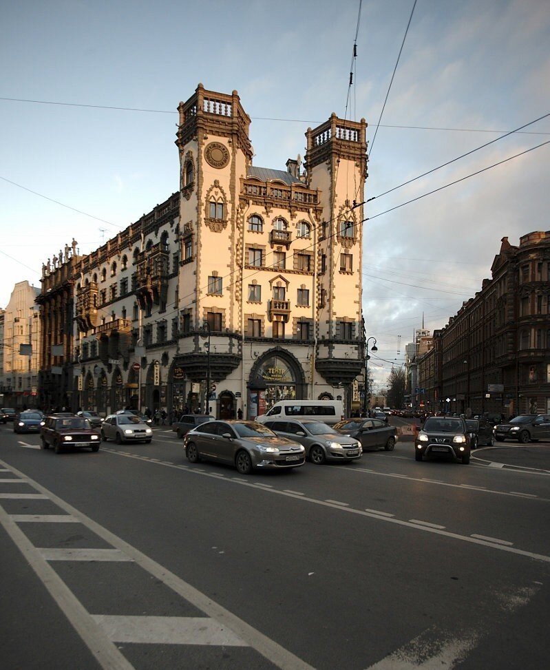 Петроградка метро. Станция Петроградская Санкт-Петербург. Петроградский район Санкт-Петербурга. Петроградка СПБ. Петроградский район Санкт-Петербурга дом с башнями.