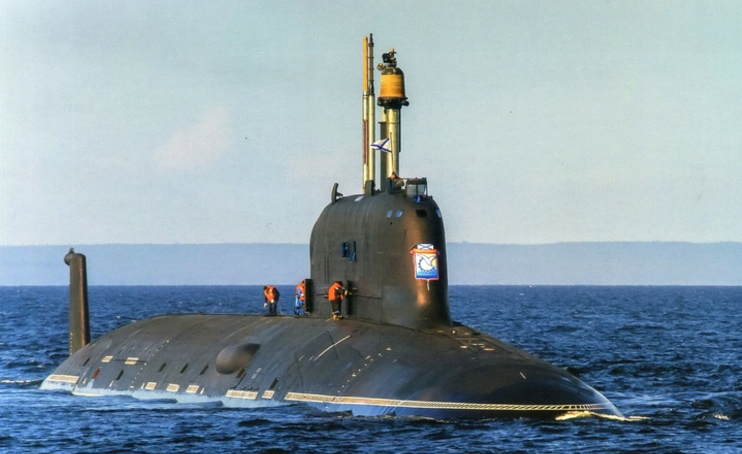 Вот так нынче выглядит "главная угроза свободному миру". АПЛ К-561 «Казань», головной корабль модернизированного проекта 885М «Ясень-М». Фото МО РФ